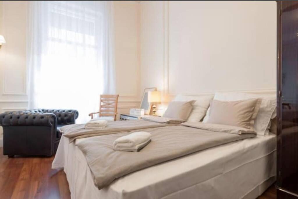 Luxury Art Deco Suite Close To Museum Of Fine Arts Budapest Luaran gambar