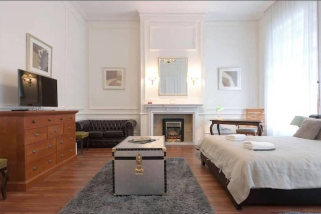 Luxury Art Deco Suite Close To Museum Of Fine Arts Budapest Luaran gambar