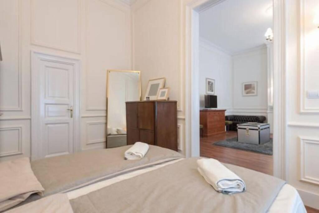 Luxury Art Deco Suite Close To Museum Of Fine Arts Budapest Luaran gambar